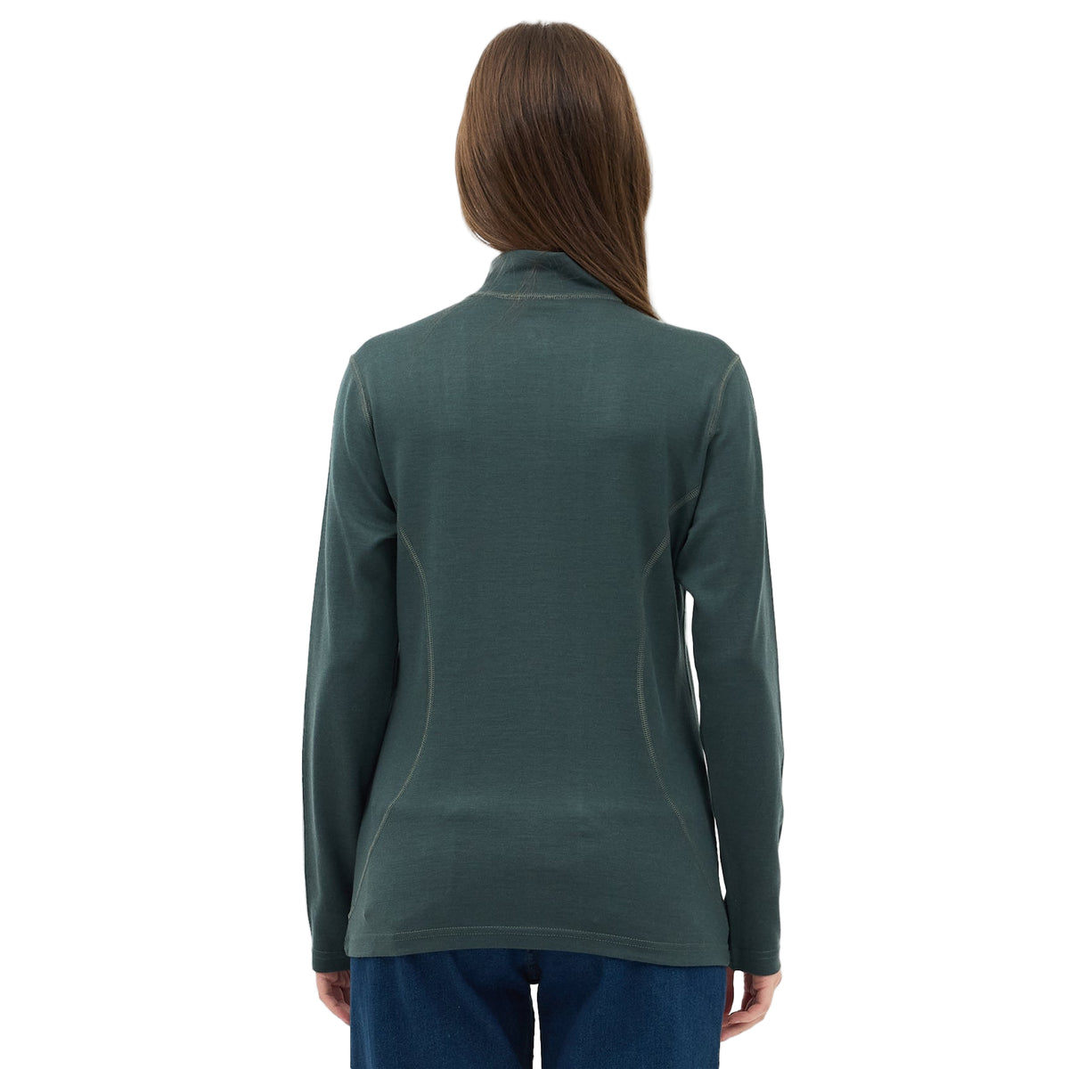 Dame mit eine grünen Merinojacke von hinten