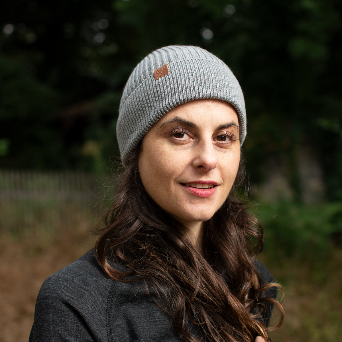Graue Strickmütze aus 100% Merinowolle für Damen