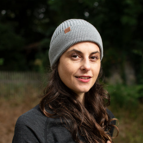 Graue Strickmütze aus 100% Merinowolle für Damen