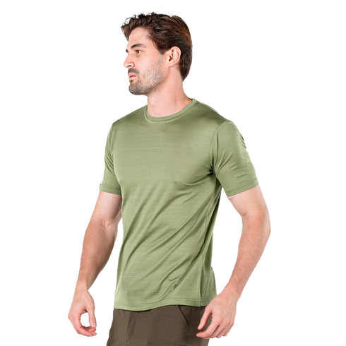 Herr in Helgrünem Merino T-Shirt