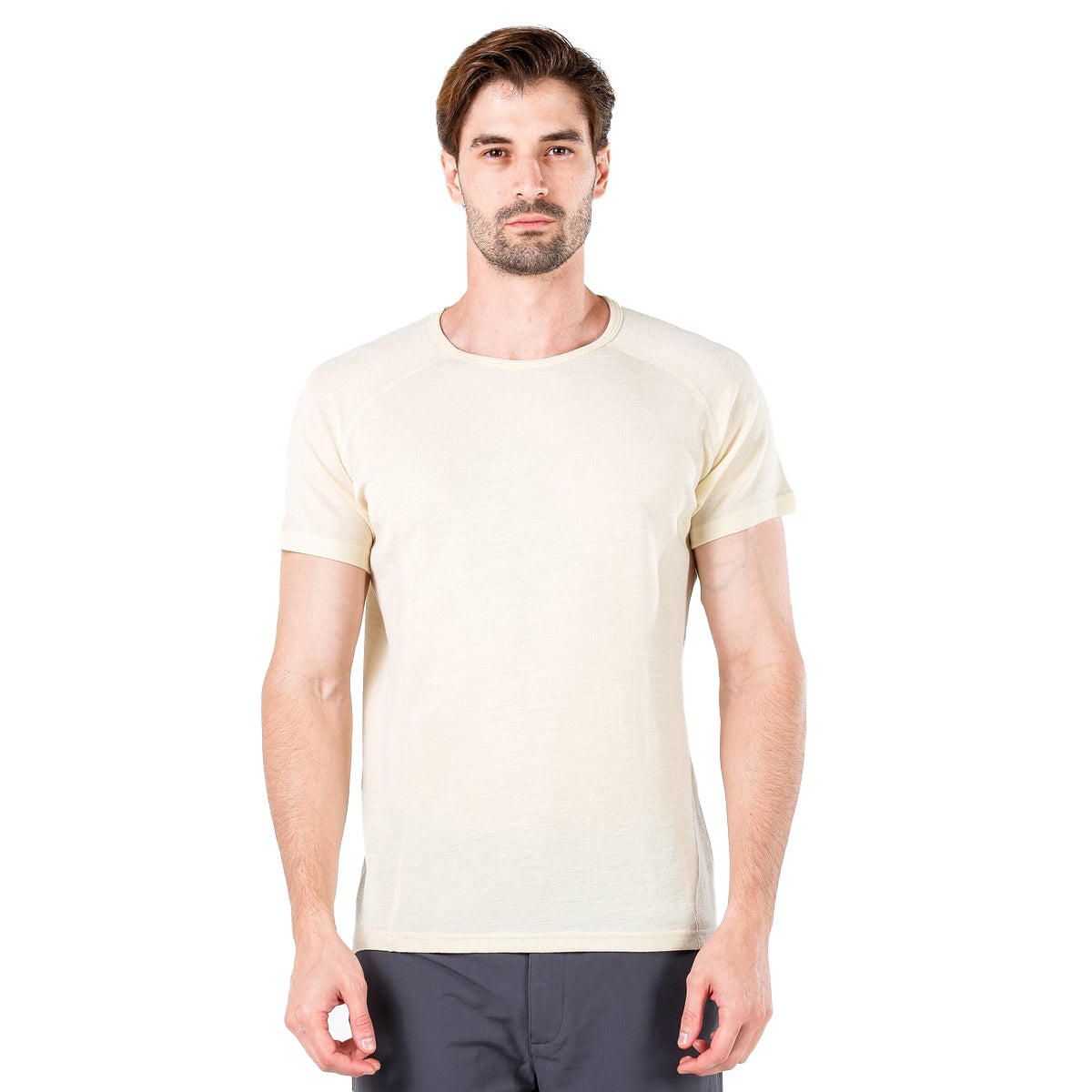 Herr in ungefÀrbten Merino-T-Shirt