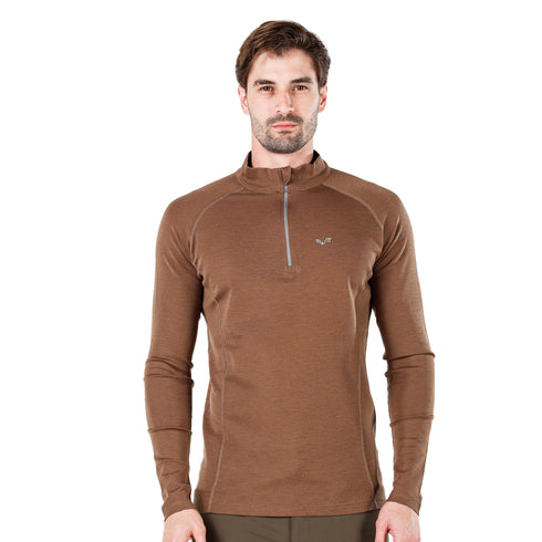 Herr in Brauem Langarmshirt aus Merinowolle mit 1/4 Zip