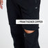 Ansicht einer Merino Zip-Off Outdoorhose in der Farbe schwarz. Der Zipper ist offen.