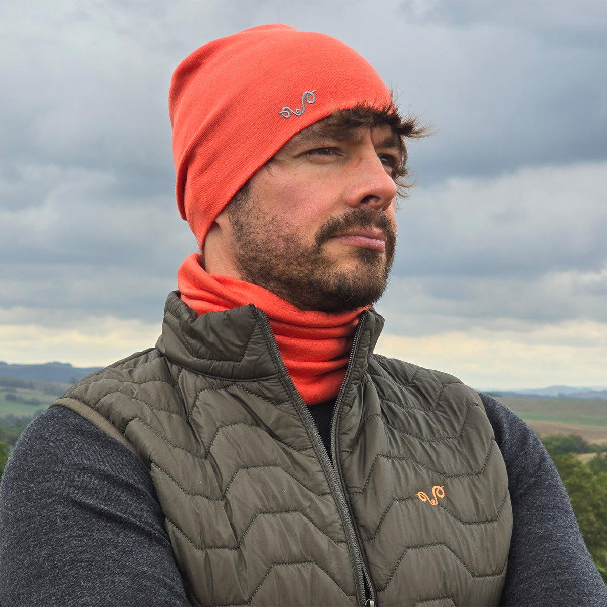 Mann mit Merinowolle Beanie in Orange
