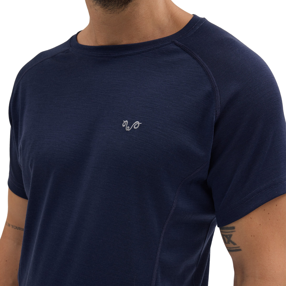 Navy Blaues T-Shirt aus Merinowolle mit Woolona Logo in Grau