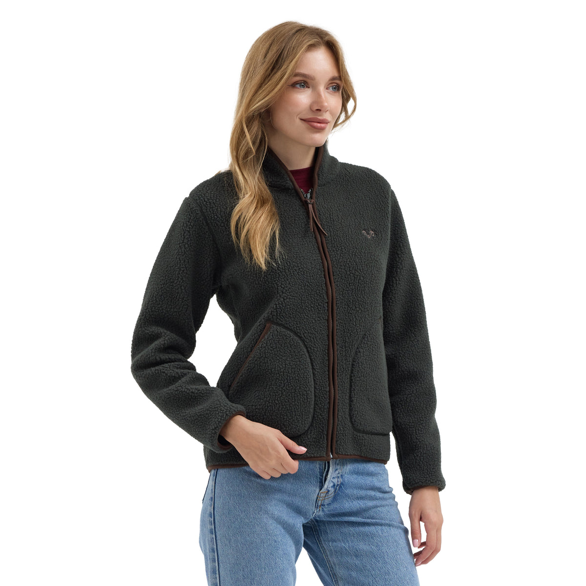 Model in grüner Sherpa Jacke mit Merinowolle innen und Polyester Außen