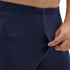 Der Eingriff einer langen Unterhose aus Merinowolle in Navy Blau
