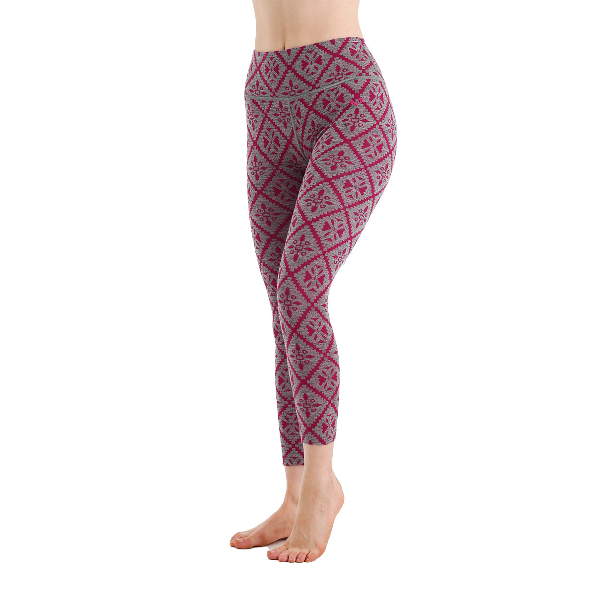 Dame in Pinken Leggings mit Muster aus 100% Merinowolle