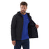 Mann mit einer schwarzen Windbreaker Jacke und einem blauem Merino-Shirt mit Woolona Logo.
