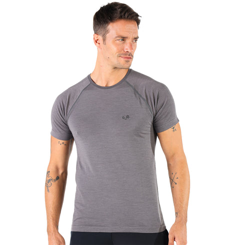 Herr mit Tshirt aus Merinowolle ohne Naht