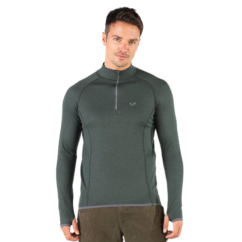 Mann in Merino-Langarmshirt in der Farbe Grün