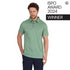 Mann trägt ISPO Award Winner Poloshirt in der Farbe grün von Woolona