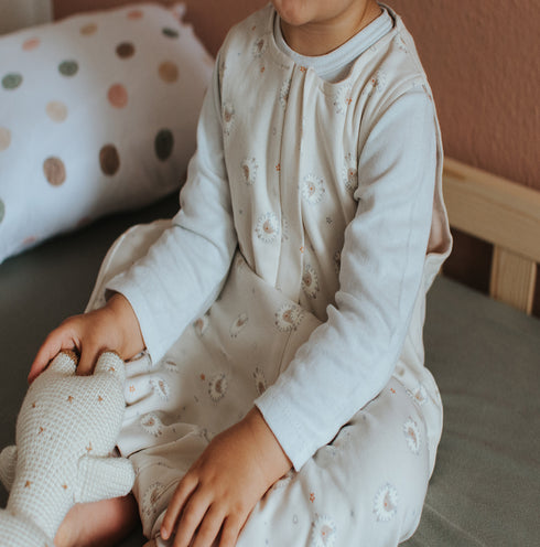 Kinder Schlafsack aus Merinowolle mit Schafsmotiv in ecru