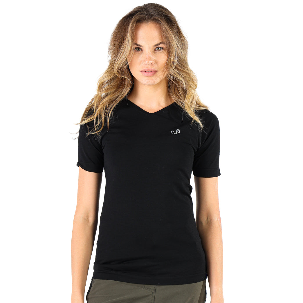 Merinoshirt für Damen in der Farbe Schwarz mit rotem Logo