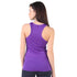 Rücken einer Frau in Lila Merino Tanktop