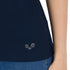 Merino Pique Poloshirt in der Farbe navy mit Woolona Logo getragen von einer Dame
