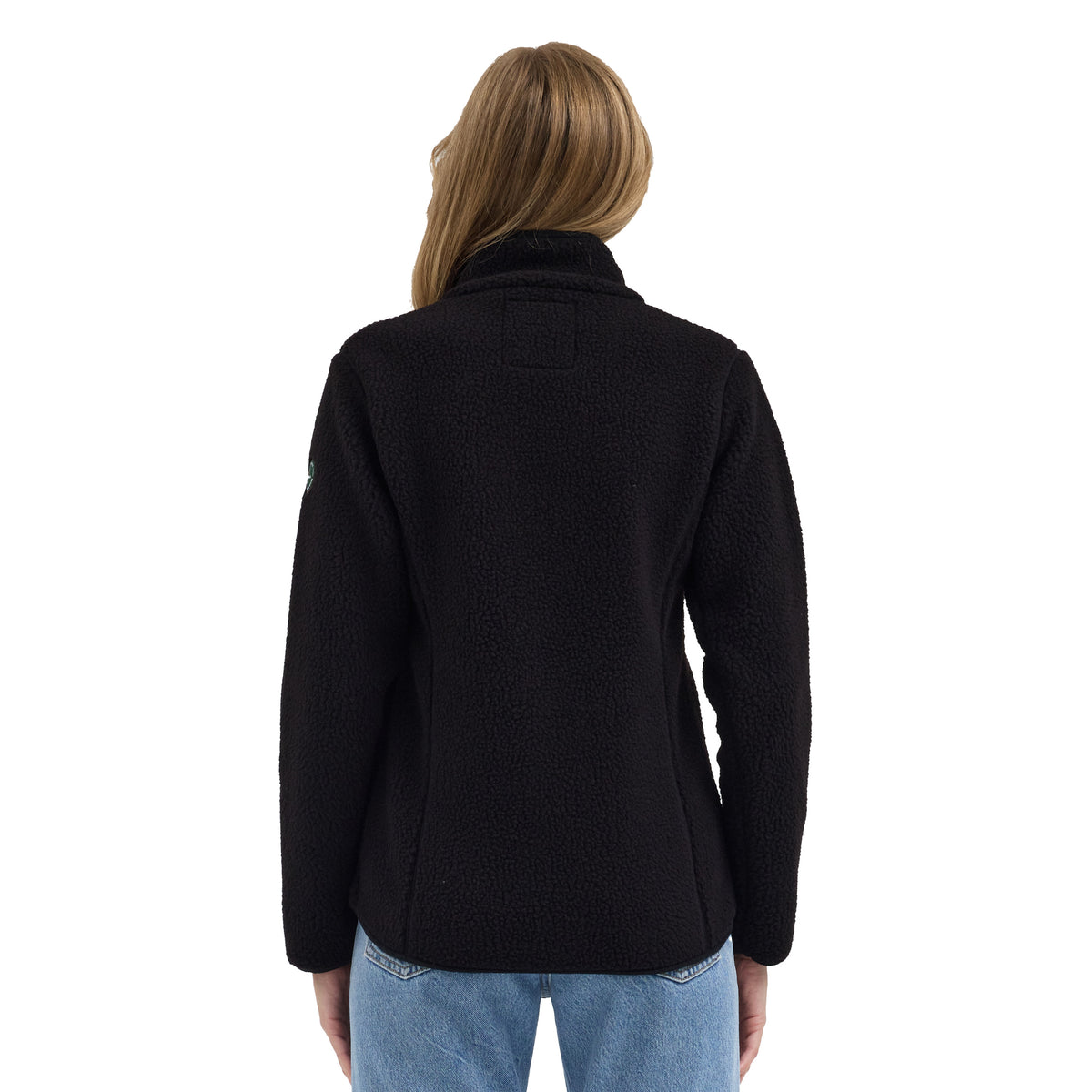 Die Rückseite einer Sherpa-Jacke in schwarz.