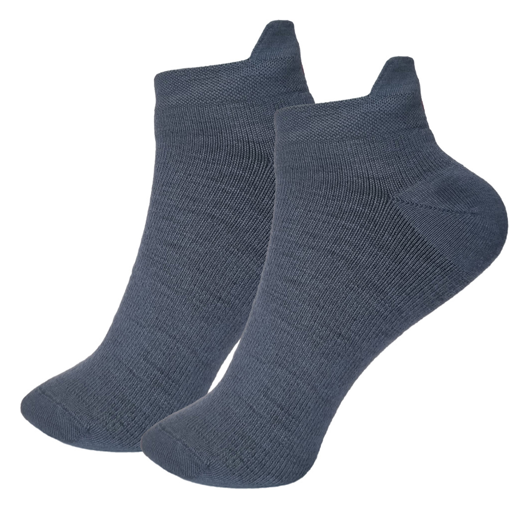 Sneakersocken aus Merinowolle in der Farbe grau