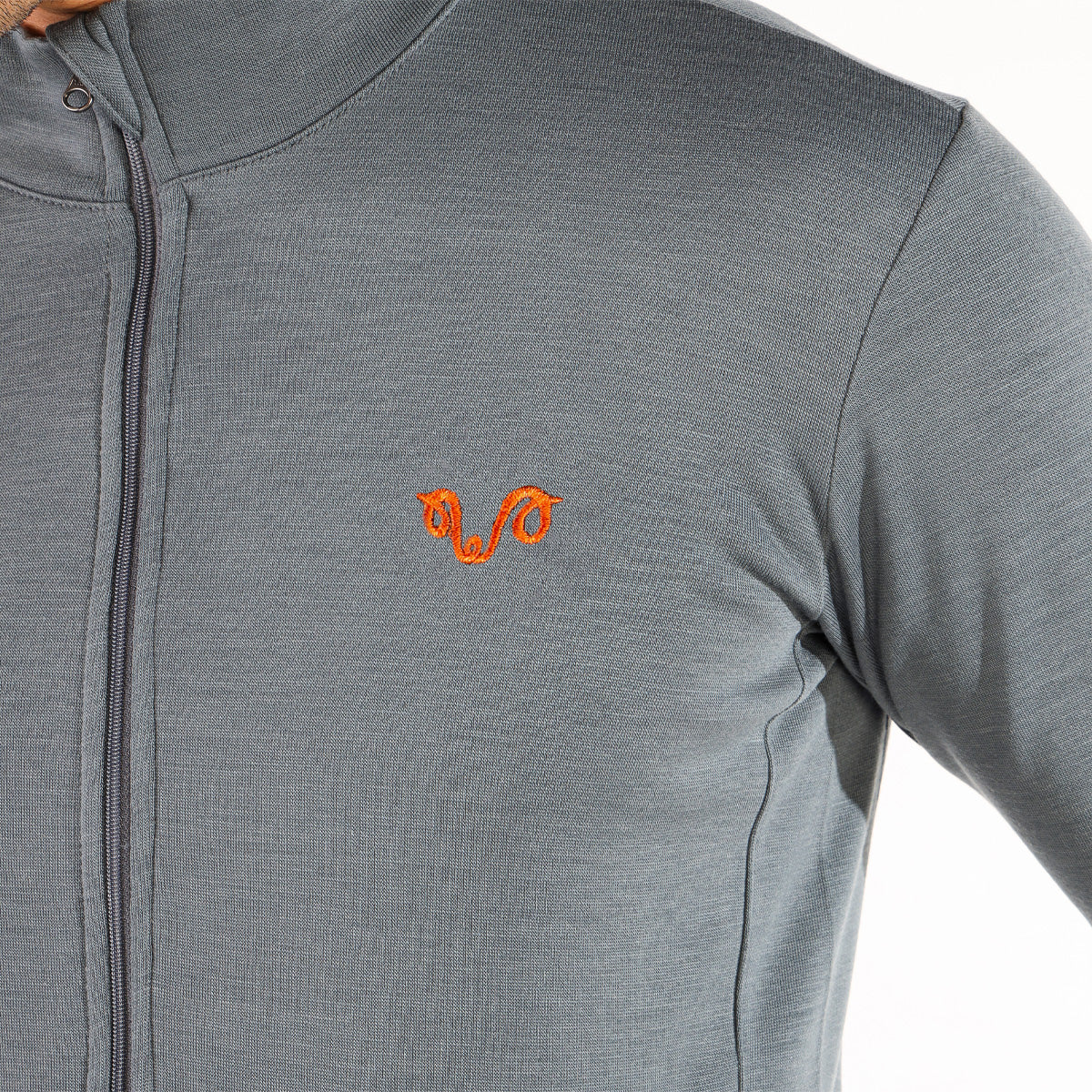 Jack aus Merinowolle in grau mit Logo