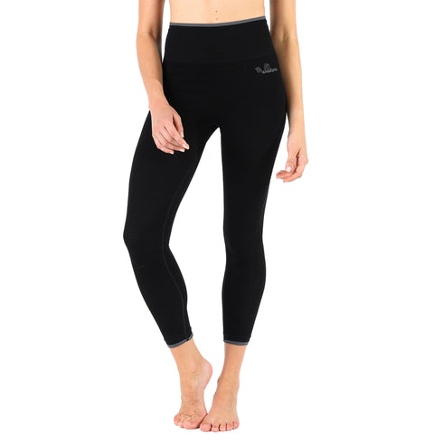 Eine Frau in nahtlosen tights aus Merinowolle