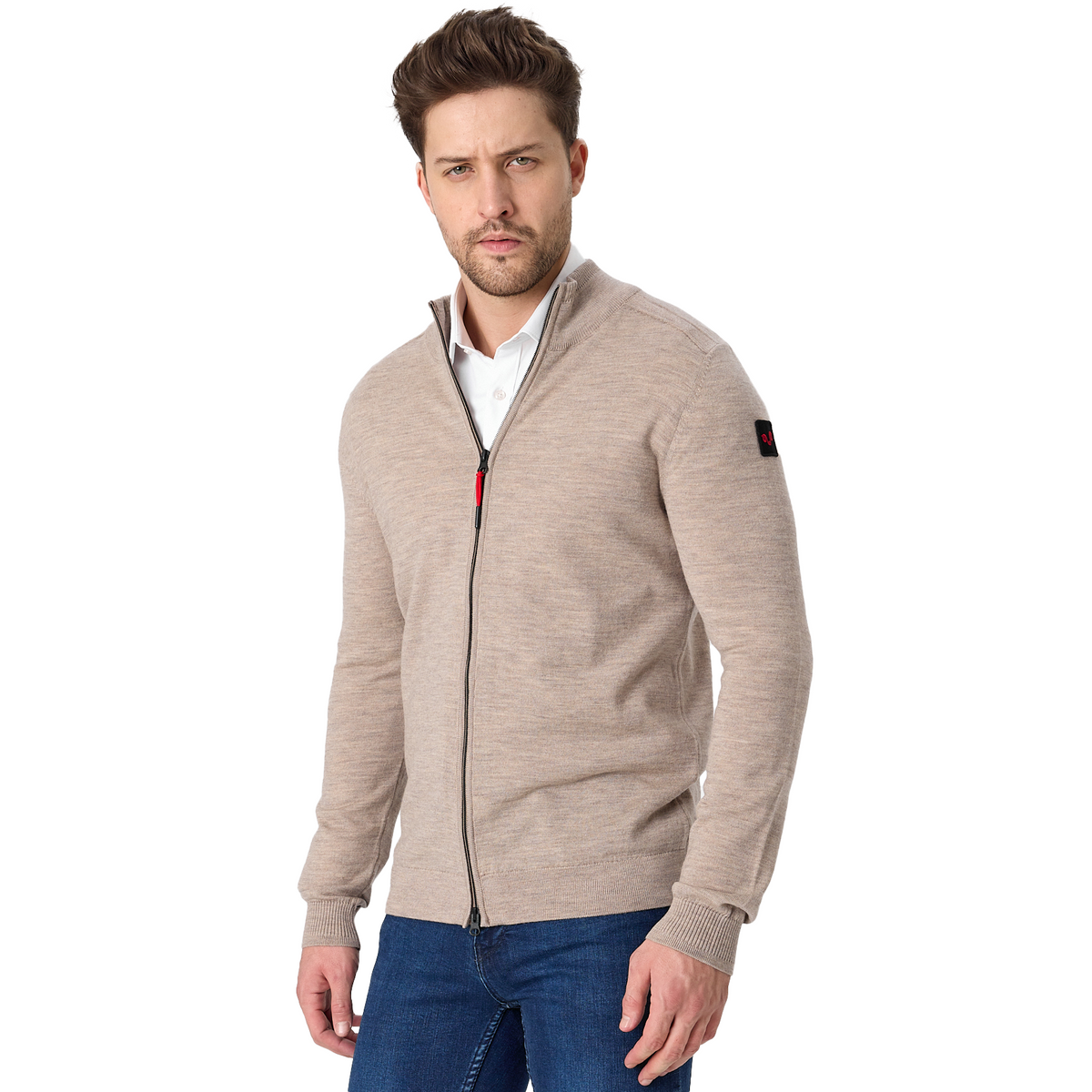 Herr in einer Strickjacke aus Merino mit 2 wege Zip