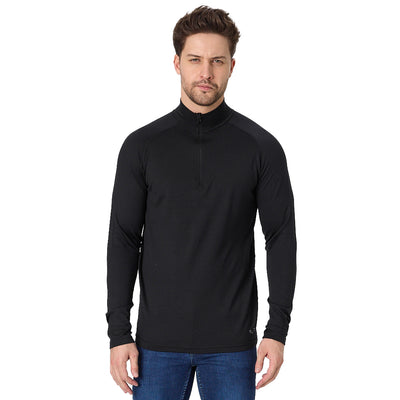 Mann trägt Herren Business Sweater aus 100% Merinowolle in schwarz
