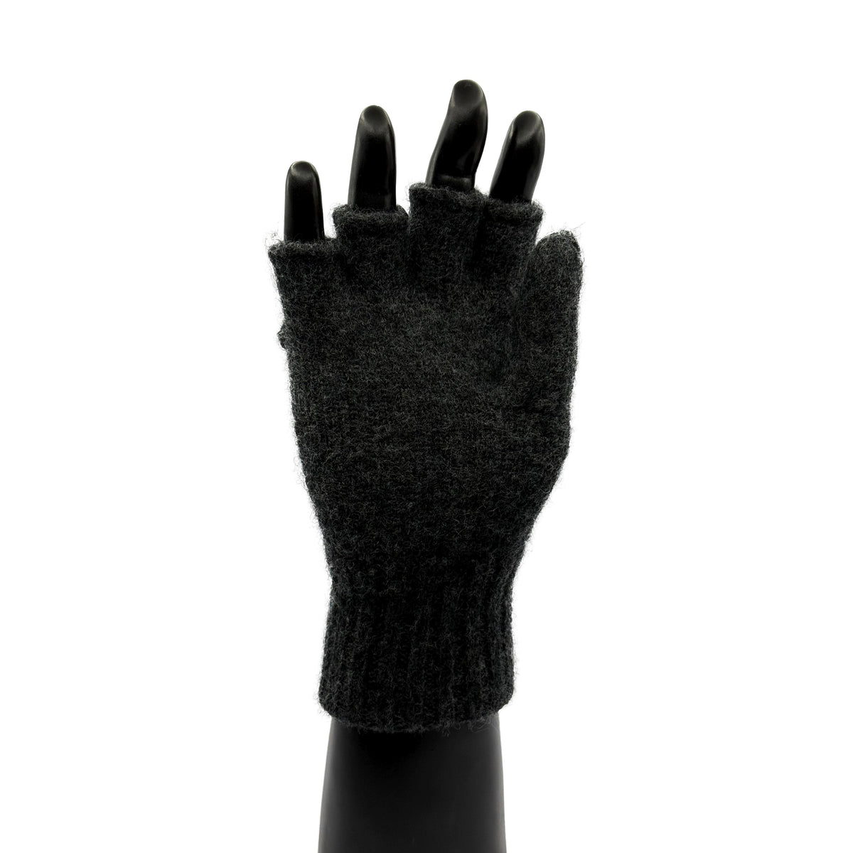 Eine Hand die ein Fäustling trägt in Anthrazit aus Merinowolle und die Innenseite zeigt mit offenen Fingern