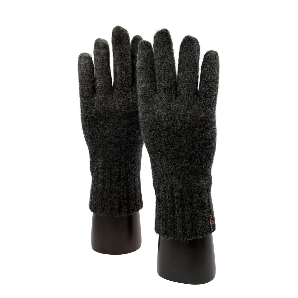 Zwei Hände mit Handschuhen aus Merino in Anthrazit mit Woolona Logo
