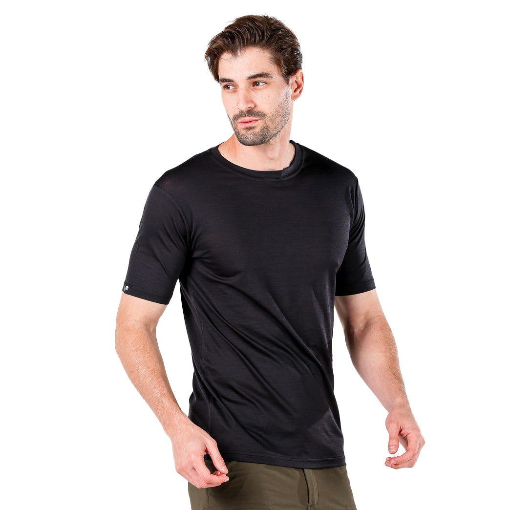 Herr in Schwarzem Merino T-Shirt