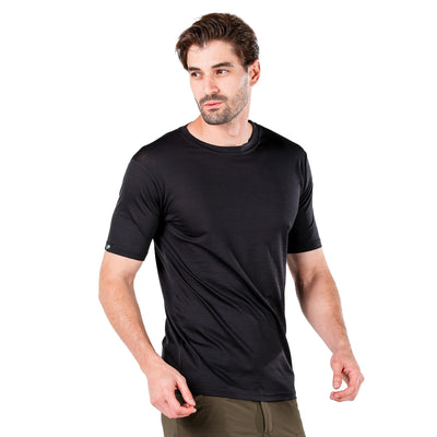 Herr in Schwarzem Merino T-Shirt