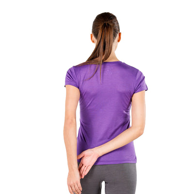 Frau in lilanem 100% Merinowolle T-Shirts mit Rundhals-Kragen