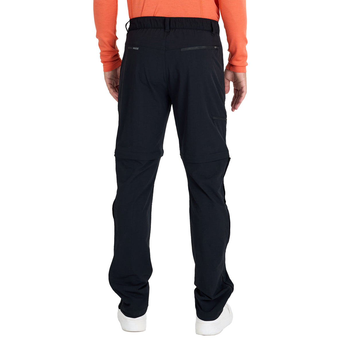 Mann in einer schwarzen Merino Zip-Off Trekkinghose aus Merinowolle von hinten. 