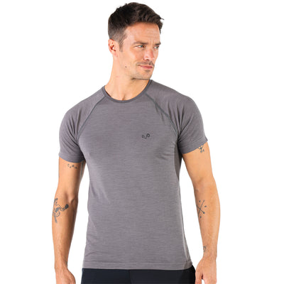 Herr mit Tshirt aus Merinowolle ohne Naht