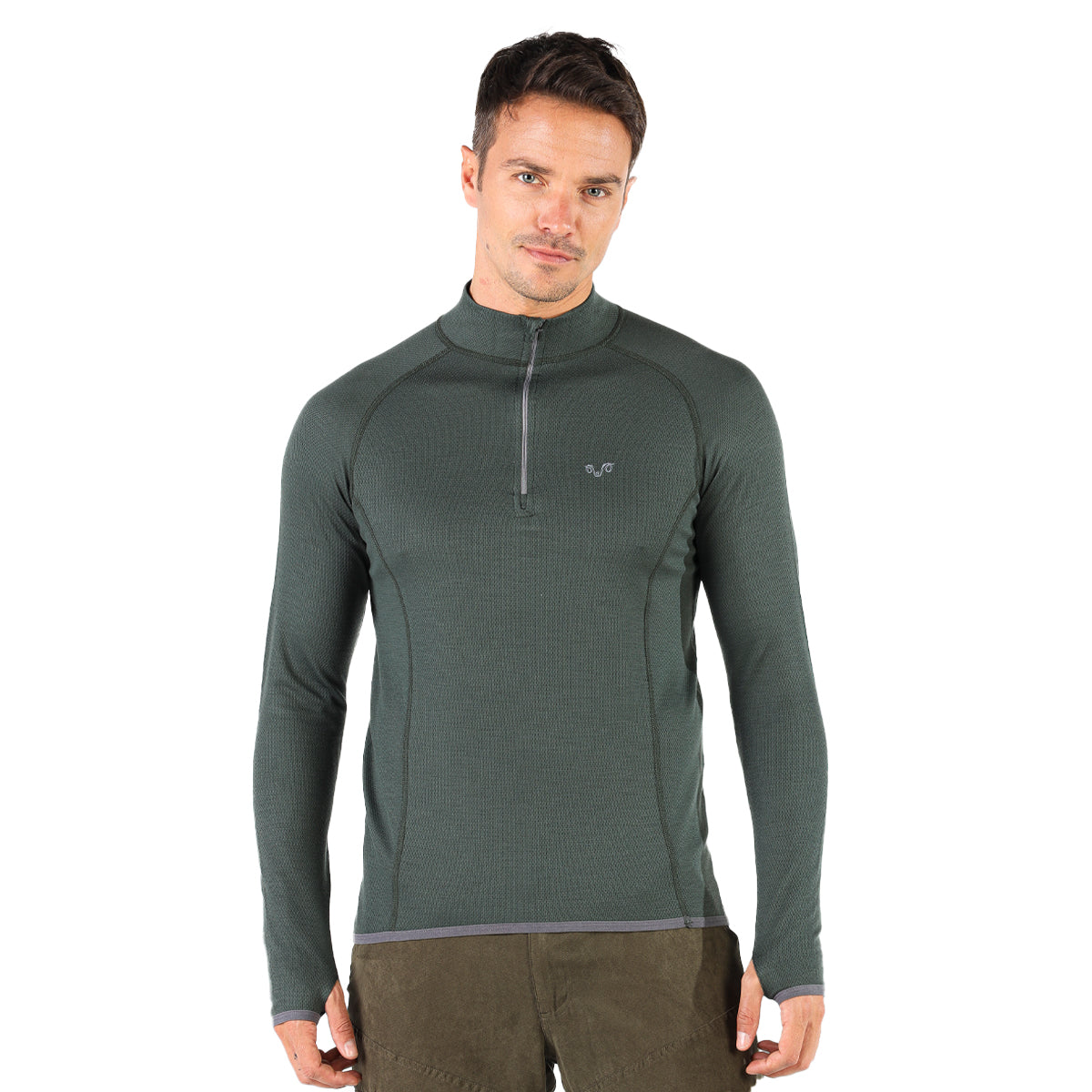 Mann in Merino-Langarmshirt in der Farbe Grün