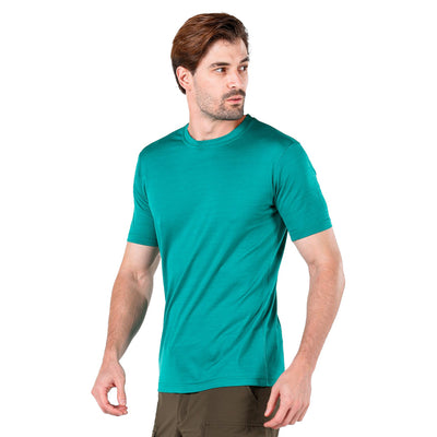 Mann in Emerald grünem Merino T-Shirt