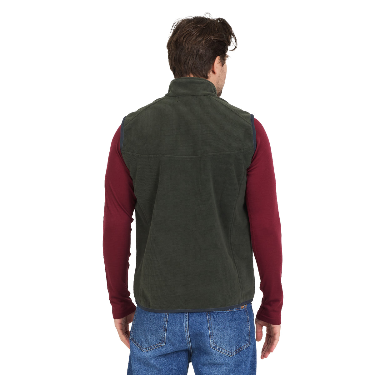 Der Mann zeigt die Rückseite der grünen Polarfleece-polyester Weste. 