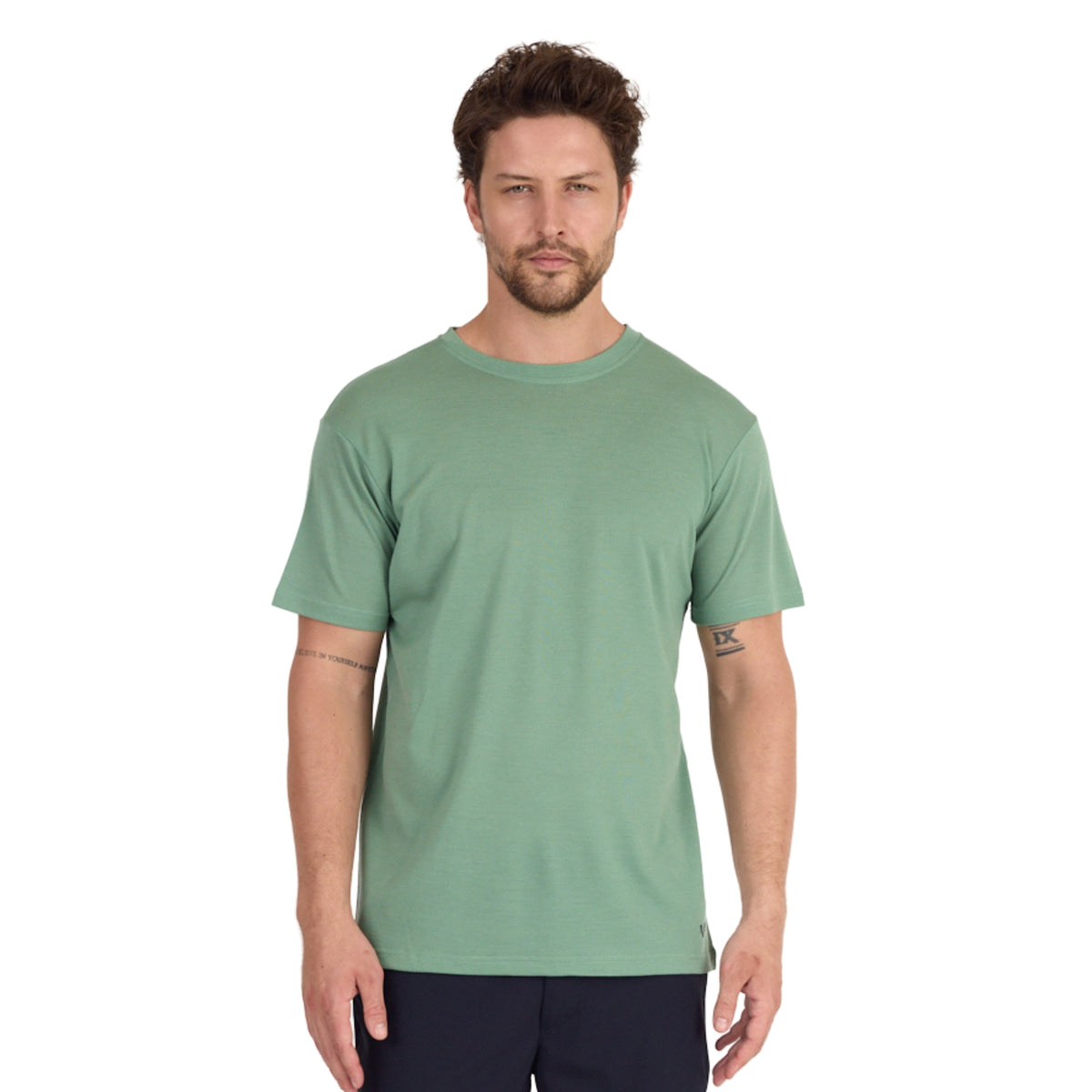 Herren Shirt aus 100%Merinowolle im Pique Style in der Farbe grün