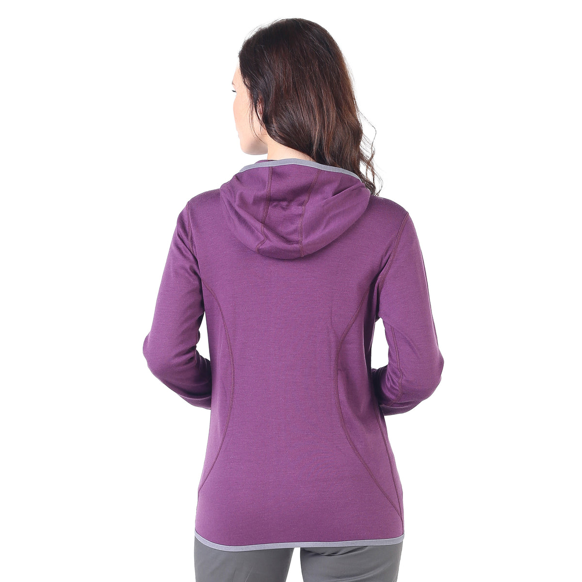 Sicht von hinten auf den lilanen Kapuzenhoodie